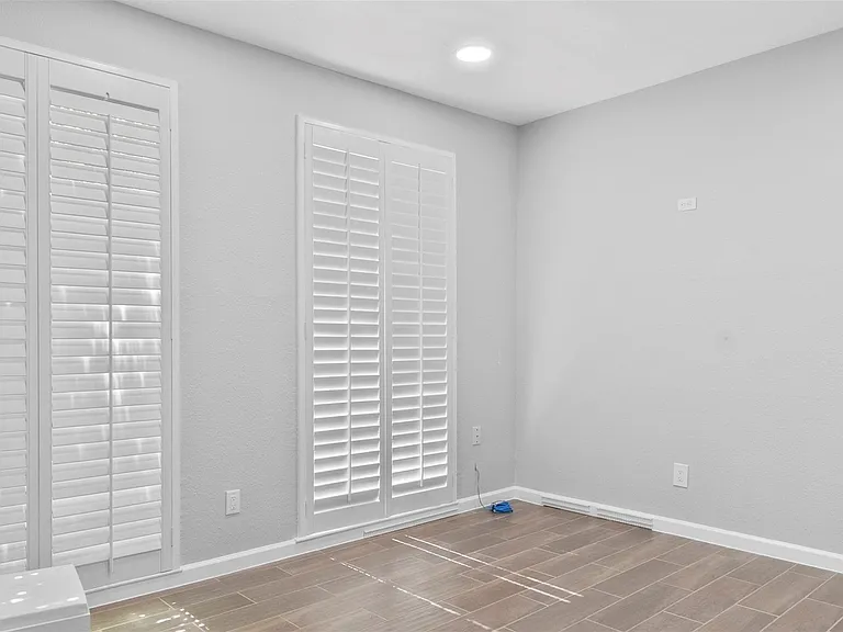 668 N Eldridge Pkwy — Photo 4