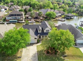 13704 Shoreline Dr, Willis, TX 77318