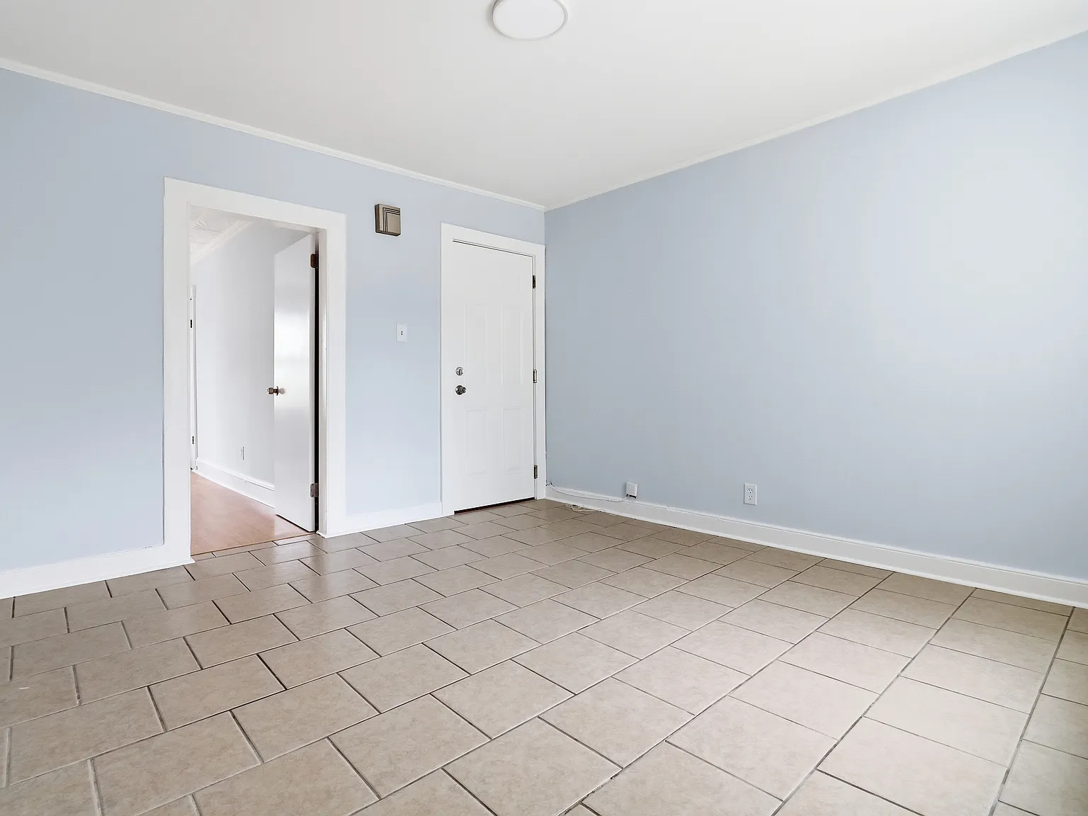 2 bed, $2,400 — Photo 2