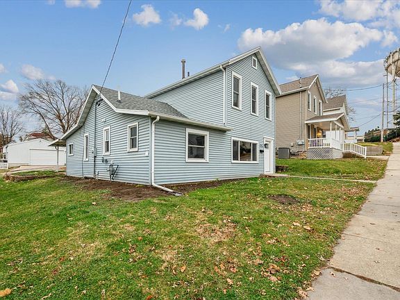 3rd image of 1394 W 3rd St