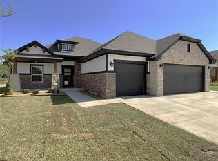 2905 SE 24th St, Moore, OK 73160