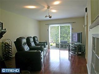 5th image of 19 N Lancaster Ln