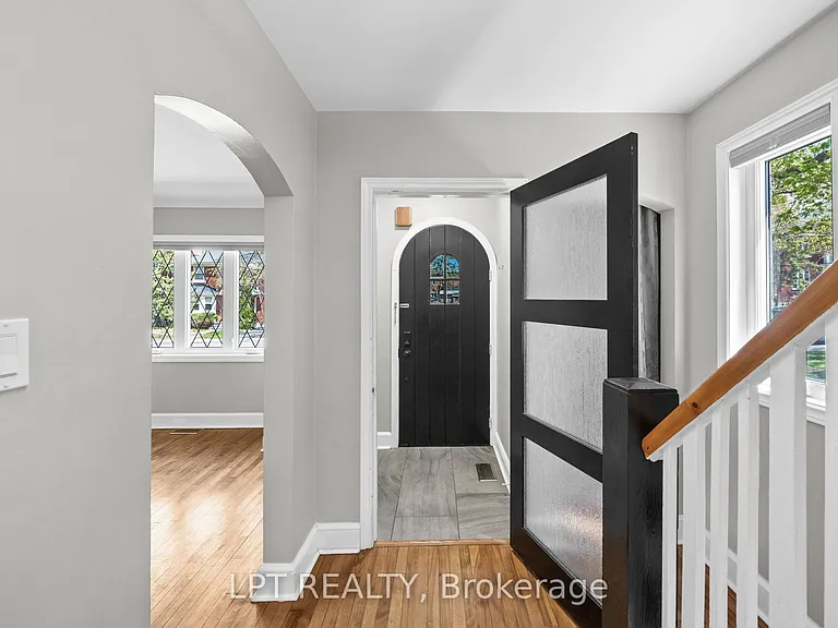 126 Blackburn Ave — Photo 4