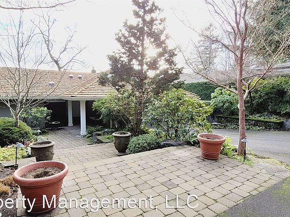 3rd image of 13006 Avenue Dubois SW