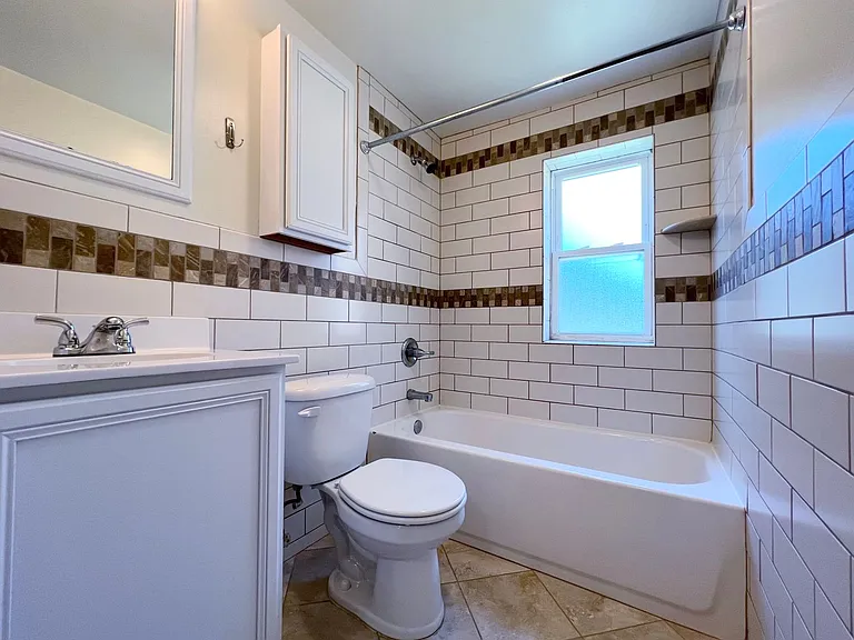 Latham Park Manor — Photo 80