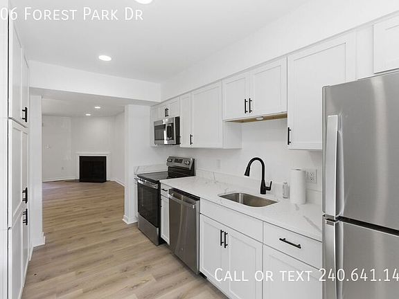 2nd image of 1606 Forest Park Dr