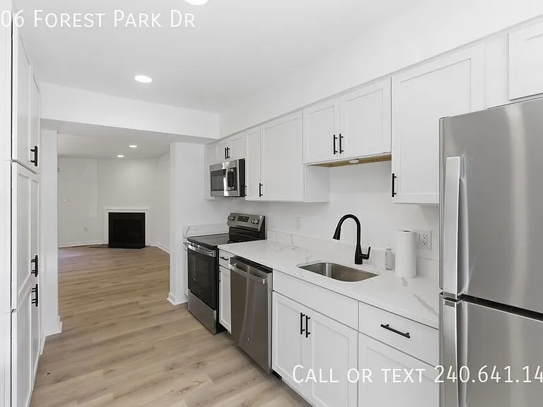 1606 Forest Park Dr — Photo 2