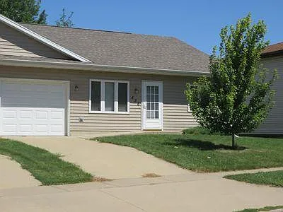 436 Broderick Dr NE — Photo 2