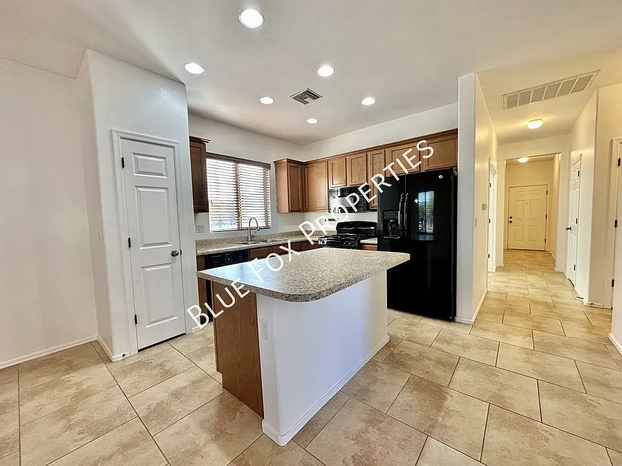 Building Photo - 12830 N Fox Hollow Dr