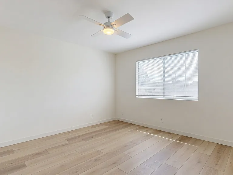 519 E Walnut Ave #4 — Photo 21