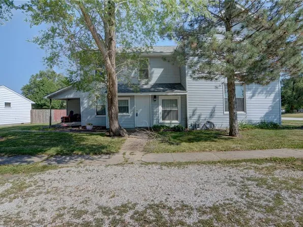 185 Powers Ct, Warrensburg, IL 62573
