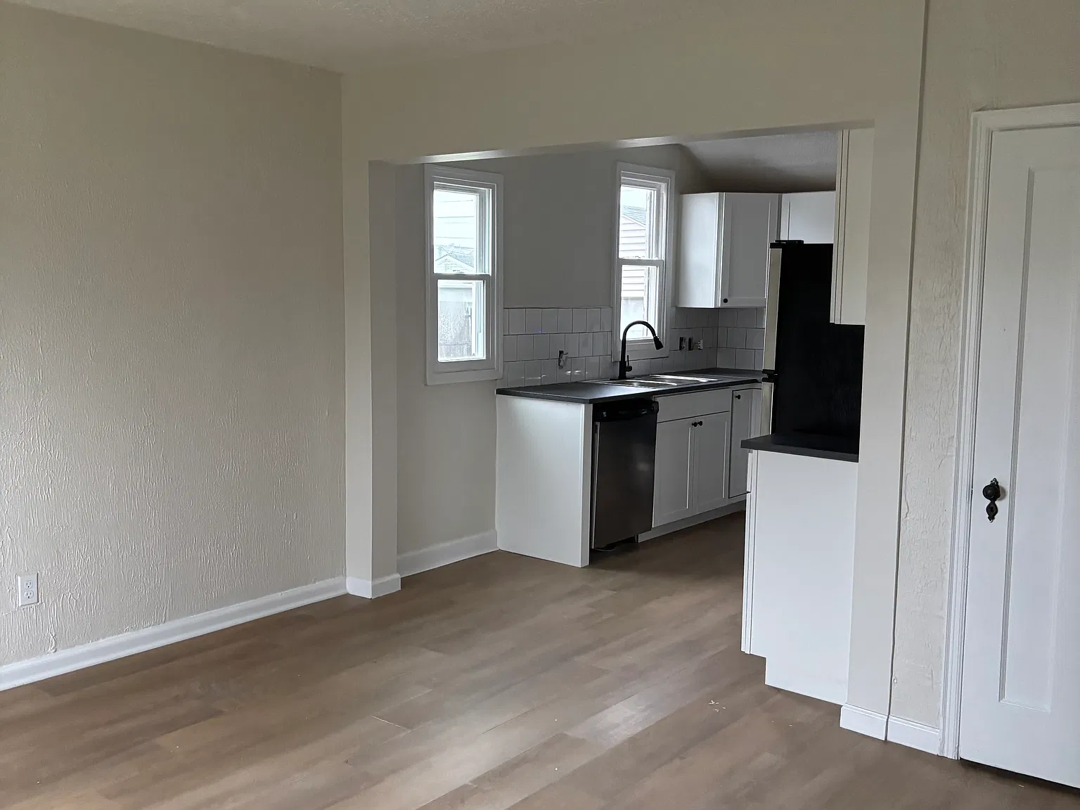 3 bed, 980 sqft, $1,400 — Photo 2