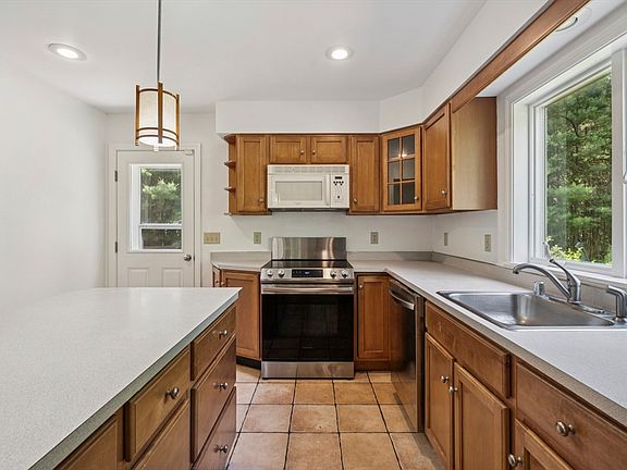 4th image of 23 Crystal Spring Rd