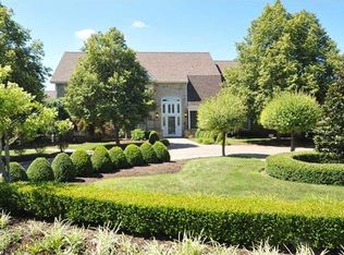 201 Lakeview Dr, Coraopolis, PA 15108