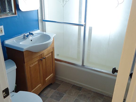 4th image of 606 W Summit St APT 1