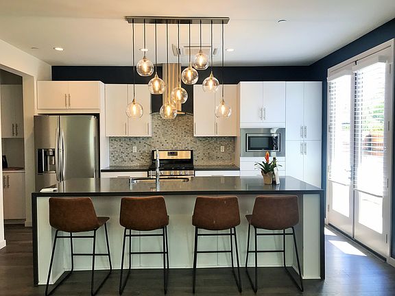 Island with Breakfast Bar_10252022