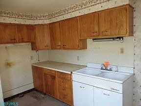 5th image of 328 Collingwood Ave