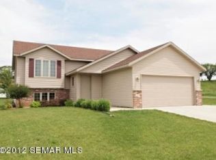 733 7th Ave SW, Pine Island, MN 55963