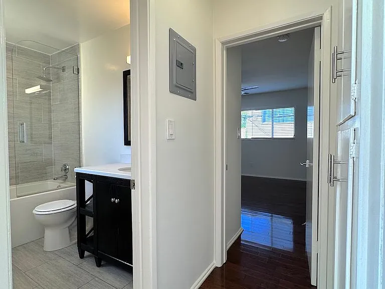 1159 N Curson Ave #11 — Photo 7