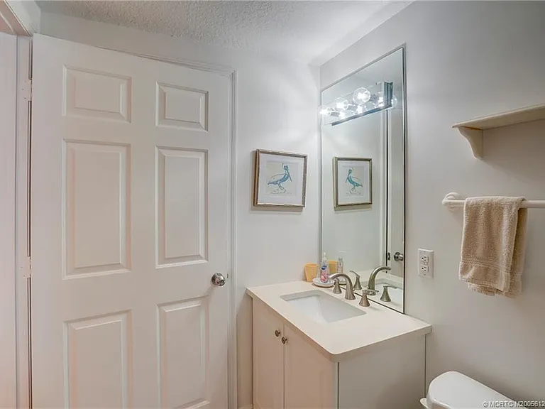 5750 NE Island Cove Way #3203 — Photo 31