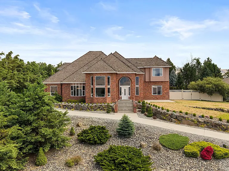 2330 Fancher Heights Blvd — Photo 1
