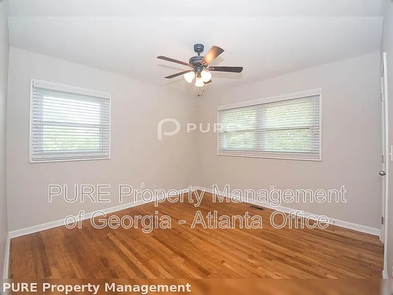 439 Chester St SE — Photo 11