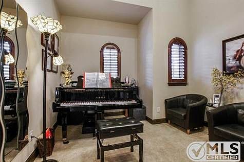 4th image of 1006 Hot Springs Dr
