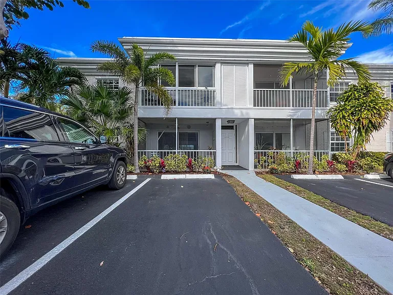 6239 Bay Club Dr #1 — Photo 2