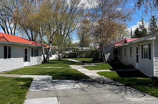 835 W Main St