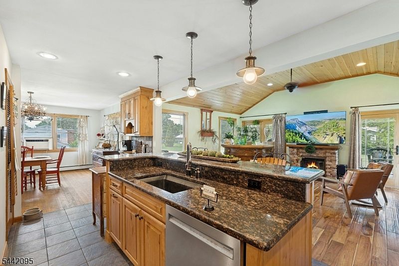 1st image of 4 Northbrae Dr