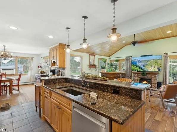 4 Northbrae Dr, Rockaway Twp., NJ 07005