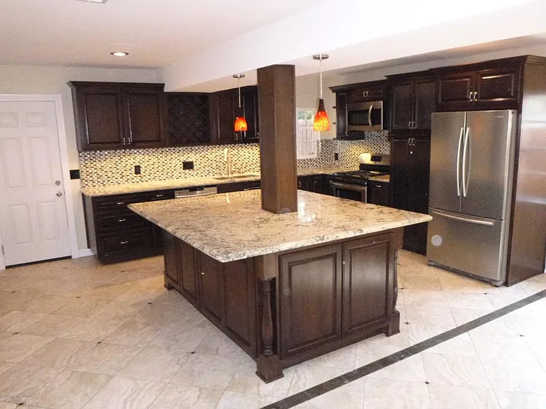 770 W Altadena Dr — Photo 6