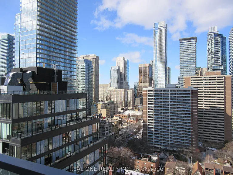 28 Wellesley St E #2207 — Photo 17