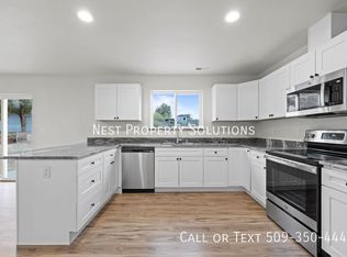 215 W 1st St #12, Warden, WA 98857