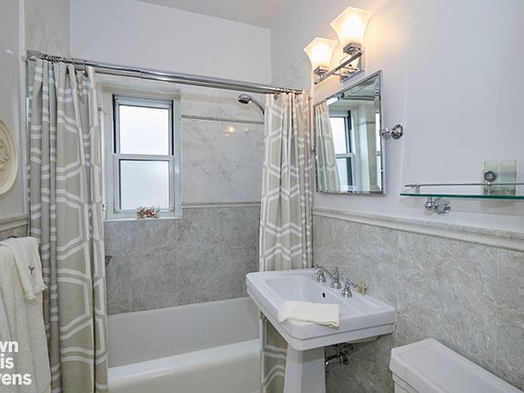 5th image of 251 E 51st St Ph N