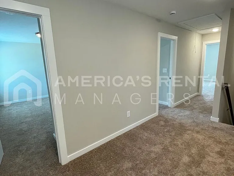 55 Kings Way — Photo 26