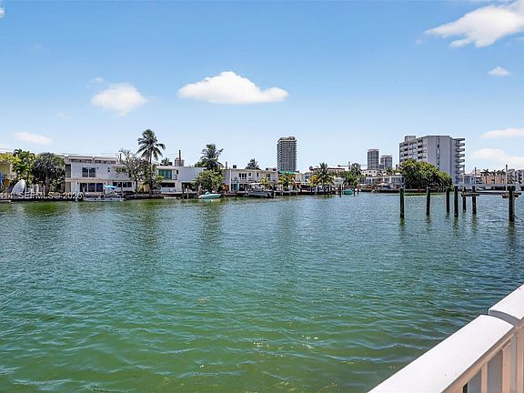 4th image of 7207 Bay Dr #25