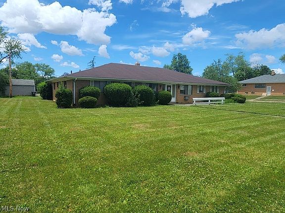 3rd image of 419 Center Rd