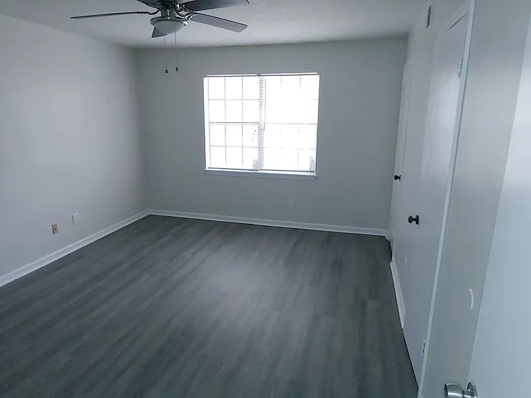 404 8th Avenue NE — Photo 3