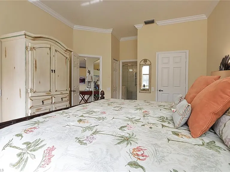 400 L Ambiance Cir #206 — Photo 12