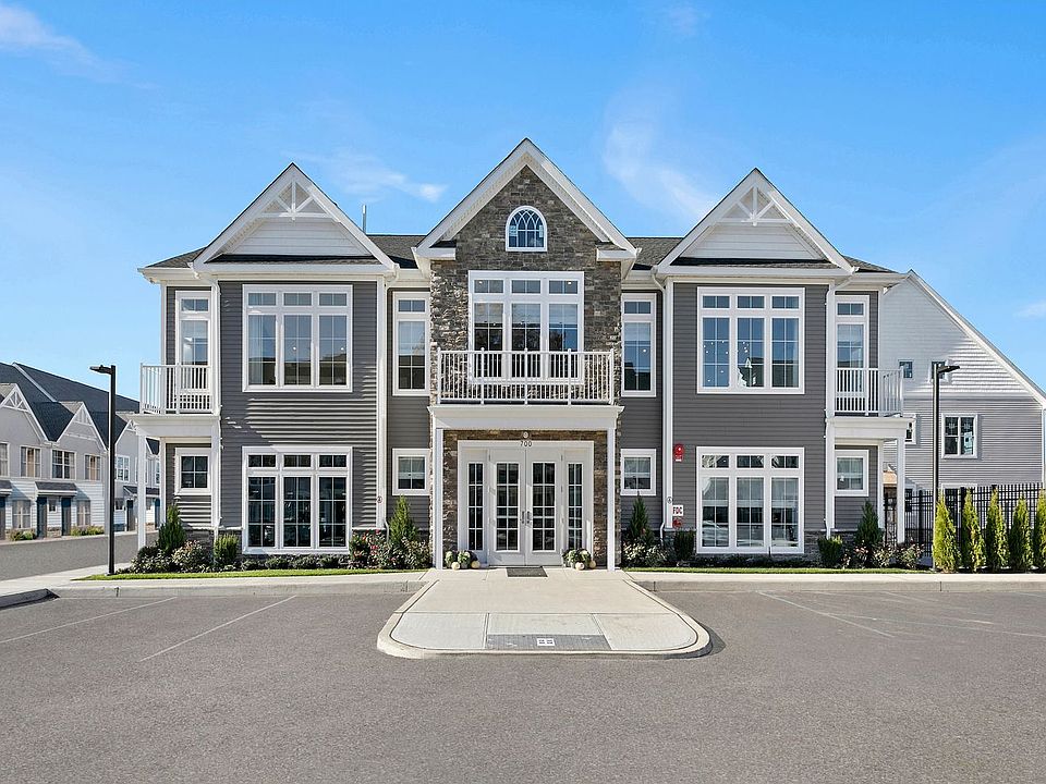 Meadowbrook Pointe East Meadow by Beechwood Homes in East Meadow NY