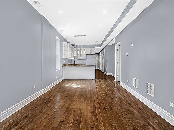 2nd image of 827 W 50th Pl