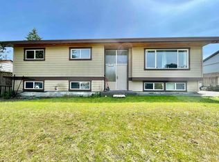 5693 Dolphin St, Sechelt, BC V7Z0P6