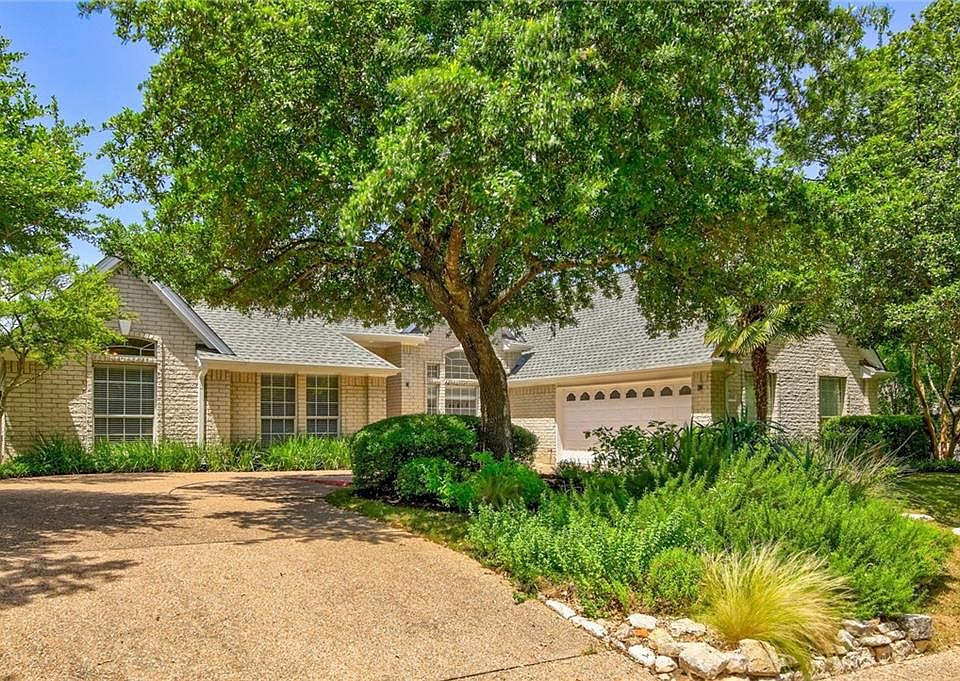 1st image of 8004 High Hollow Dr