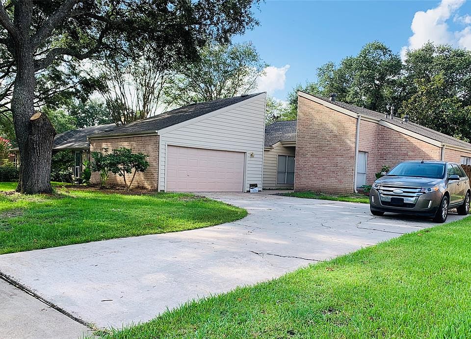 1st image of 15707 Creekhaven Dr