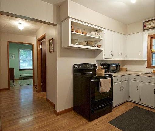 5th image of 56 Garden Ave S