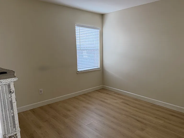 648 Redwood Ave — Photo 11