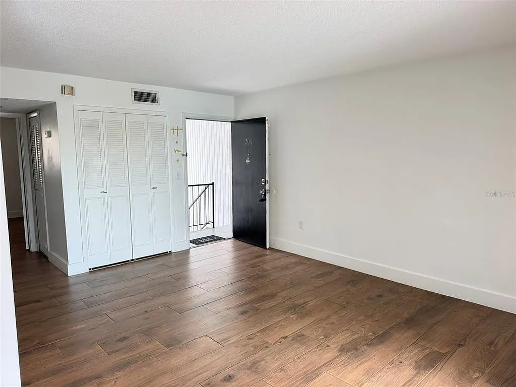 1 bed, 1.0 bath, 728 sqft, $1,400 — Photo 2
