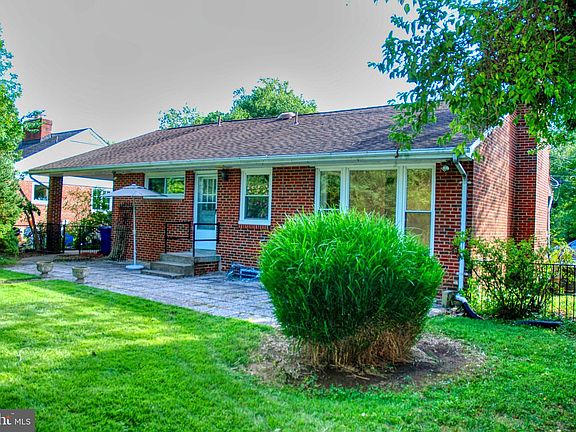 3rd image of 9811 Parkwood Dr
