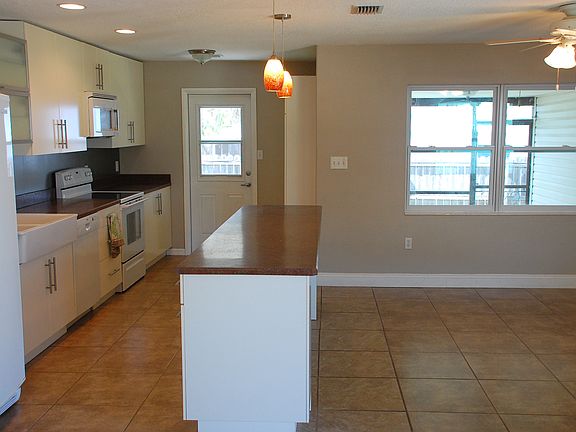 3rd image of 2639 Baywood Dr